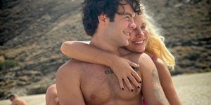 Η Ελένη Μενεγάκη με τον γιο της, Άγγελο, στην παραλία -«Έναν τον έχω αλλά κάνει για πολλούς»