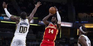 Ο Έι Τζέι Γκρίφιν με τη φανέλα των Χοκς στο ΝΒΑ