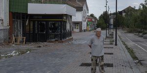 αντρας βομβαρδισμενο τοπιο