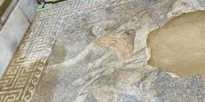 Το ψηφιδωτό της Αρπαγής της Περσεφόνης, στον Τύμβο Καστά