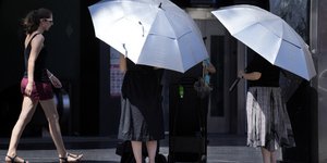 ασημι ομπρελες