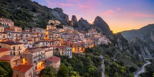 Castelmezzano /Shutterstock