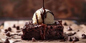 Κέικ σοκολάτα με παγωτό βανίλια