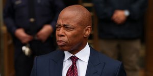 Ο δήμαρχος Νέας Υόρκης Έρικ Άνταμς