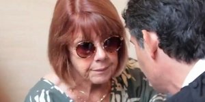 Το θύμα των βιασμών Ζιζέλ Πελικό με τον δικηγόρο της 