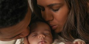 Γιάννης Αντετοκούνμπο - Μαράια Ριντλσπρίγκερ με την κόρη τους 