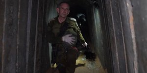 Συγκλονιστικό βίντεο: Ο εκπρόσωπος του IDF κατέβηκε στο τούνελ όπου η Χαμάς εκτέλεσε τους 6 ομήρους -«Ορίστε τι είδα»