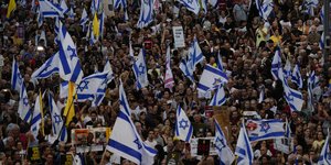 Μαζικές διαδηλώσεις στο Ισραήλ μετά τον θάνατο των 6 ομήρων