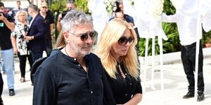 Αυτη την ώρα η κηδεία του Ντίνου Καρύδη