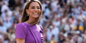 Η Κέιτ Μίντλετον με μοβ φόρεμα στο Γουίμπλεντον