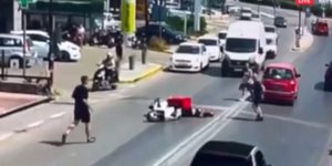 Βίντεο-σοκ: 18χρονος Ιταλός τουρίστας παρέσυρε διανομέα στην Κέρκυρα -Επιχείρησε να διαφύγει από το νησί