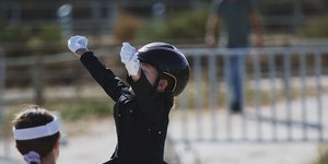 Η μικρή Ελένη πανηγυρίζει 