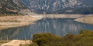 Reduced water level due to prolonged drought in the artificial lake of Mornos