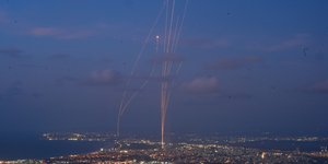Το Ισραήλ αναχαιτίζει ρουκέτες από τον Λίβανο