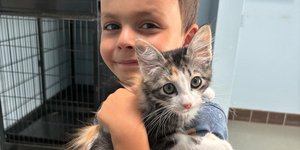 Ο 6χρονος με τη γάτα του