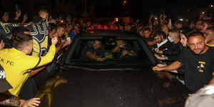 ΑΕΚ: Χιλιάδες οπαδοί της Ένωσης βρέθηκαν στο αεροδρόμιο για να υποδεχτούν τον Αντονί Μαρσιάλ