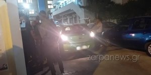 Μαθητές σε είσοδο σχολείου