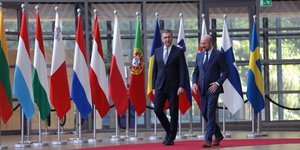 Μισελ και Μιτσόσκι περπατούν στην είδοσο της ΕΕ