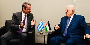 Ο Κυριάκος Μητσοτάκης με τον Μαχμούτ Αμπάς