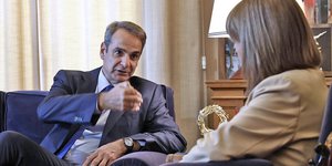 Ο πρωθυπουργός Κυριάκος Μητσοτάκης έγινε δεκτός από την ΠτΔ Κατερίνα Σακελλαροπούλου