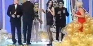 Όταν η Ρούλα Κορομηλά έδωσε «μάχη» με τα μπαλόνια