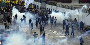 Συγκρούσεις μεταξύ διαδηλωτών και αστυνομίας στο Πακιστάν σε κινητοποίηση για τον θάνατο του Νασράλα