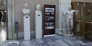 προτομές και αγαλμα 