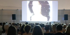 Προβολές στην ταράτσα του ΕΜΣΤ