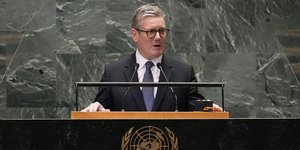 Ο Βρετανός πρωθυπουργός ΚΙιρ Στάρμερ από το βήμα του ΟΗΕ