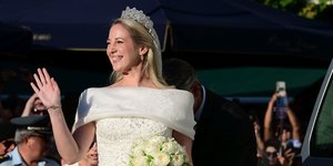 Παντρεύτηκε η Θεοδώρα Γλύξμπουργκ - Οι αναφορές στην οικογένειά της στο νυφικό της