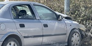 Το αυτοκίνητο που «καρφώθηκε» σε κολώνα
