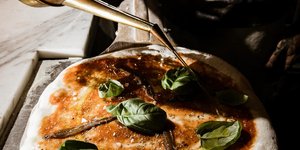 Λαχταριστή πίτσα από την Una Pizza Napoletana