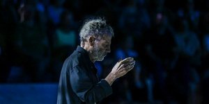 Ο Σταύρος Ξαρχάκος ξεσήκωσε το Ηρώδειο -Παρόντες Κ. Σακελλαροπούλου, Δ. Σαββόπουλος και χιλιάδες κόσμου [εικόνες]