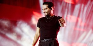 Ο Χρήστος Μάστορας δέχτηκε «επίθεση» αγάπης από θαυμάστριά του