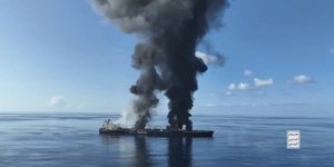 πλοιο με καπνους 