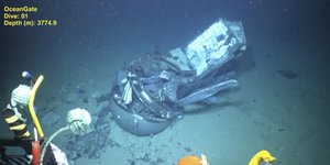 Συντρίμμια του υποβρυχίου Titan στον πυθμένα του Ατλαντικού Ωκεανού
