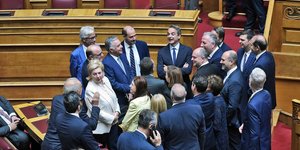 Αγιασμός στη Βουλή, πηγαδάκια