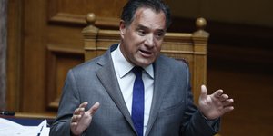 Ο υπουργός Υγείας, Άδωνις Γεωργιάδης, από το βήμα της Βουλής