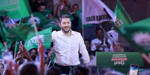 Μεγάλη νίκη του Νίκου Ανδρουλάκη με 59,92% επανεξελέγη πρόεδρος του ΠΑΣΟΚ