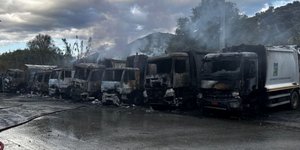Τα καμμένα απορριματοφόρα του Δήμου Μαλεβιζίου