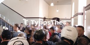 Επεισόδια στο ΑΠΘ: Φοιτητές εγκλώβισαν τον πρύτανη, χρειάστηκε επέμβαση της αστυνομίας