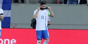 Ο Τάσος Μπακασέτας αφιερώνει το γκολ που πέτυχε κόντρα στην Ιρλανδία, στον αδικοχαμένο Τζορτζ Μπάλντοκ