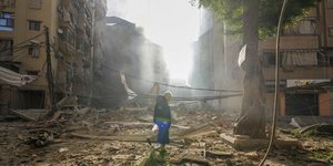 Ερείπια και καπνοί μετά από ισραηλινό βομβαρδισμό στη νότια Βηρυττό