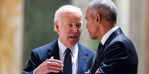 Μπαράκ Ομπάμα και Τζο Μπάιντεν στην κηδεία της Έθελ Κένεντι 