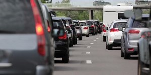 Κίνηση αυτοκινήτων σε αυτοκινητόδρομο 