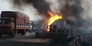 Τουλάχιστον 94 νεκροί σε έκρηξη βυτιοφόρου