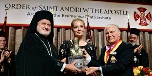 Ο Ελπιδοφόρος βραβεύει τη χήρα του Αλεξέι Ναβάλνι