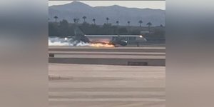 Λας Βέγκας: Η τρομακτική στιγμή που αεροπλάνο τυλίγεται στις φλόγες αμέσως μετά την προσγείωση