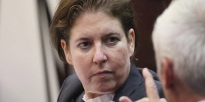 Η 47χρονη Σάρα Μπουν που κρίθηκε ένοχη για ανθρωποκτονία δεύτερου βαθμού στη Φλόριντα