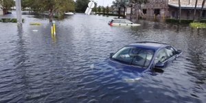 Εικόνες καταστροφής στη Φλόριντα μετά το πέρασμα του τυφώνα Μίλτον